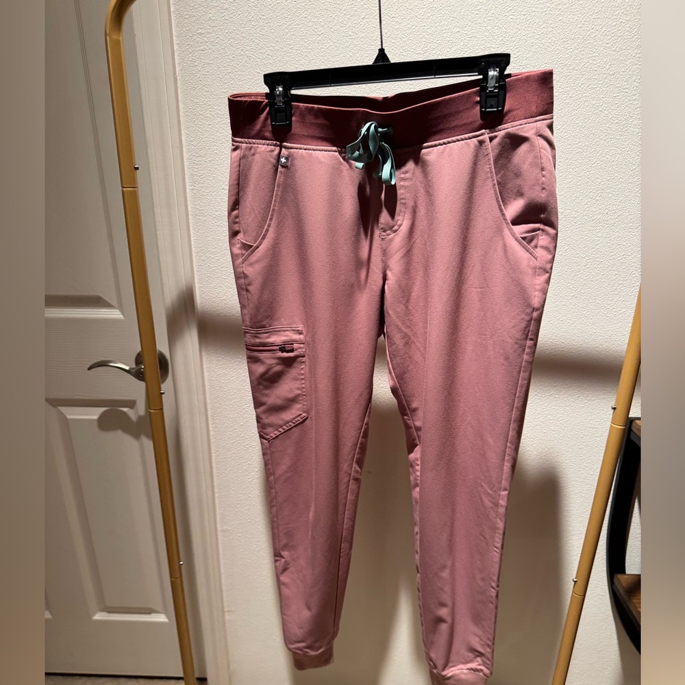 FIGS Zamora Jogger Scrub Pants – mauve – Size M